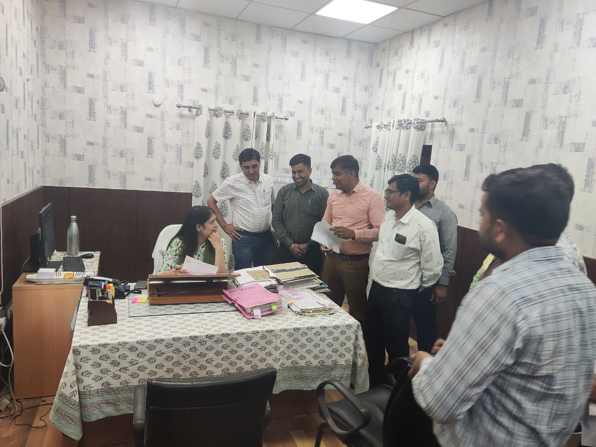 ITUnionJaipur's tweet photo. IT यूनियन राजस्थान के समस्त IT कार्मिक 24 अप्रैल से सामूहिक अवकाश पर रहेगे, जिसके सम्बन्ध में जिला ईकाई जयपुर द्वारा श्रीमान जिला कलक्टर महोदय व AD, DoIT&amp;C व उपखंड स्तर पर समस्त उपखंड अधिकारियो को आज ज्ञापन दिए गए. https://t.co/wOIPc7Nfuo
