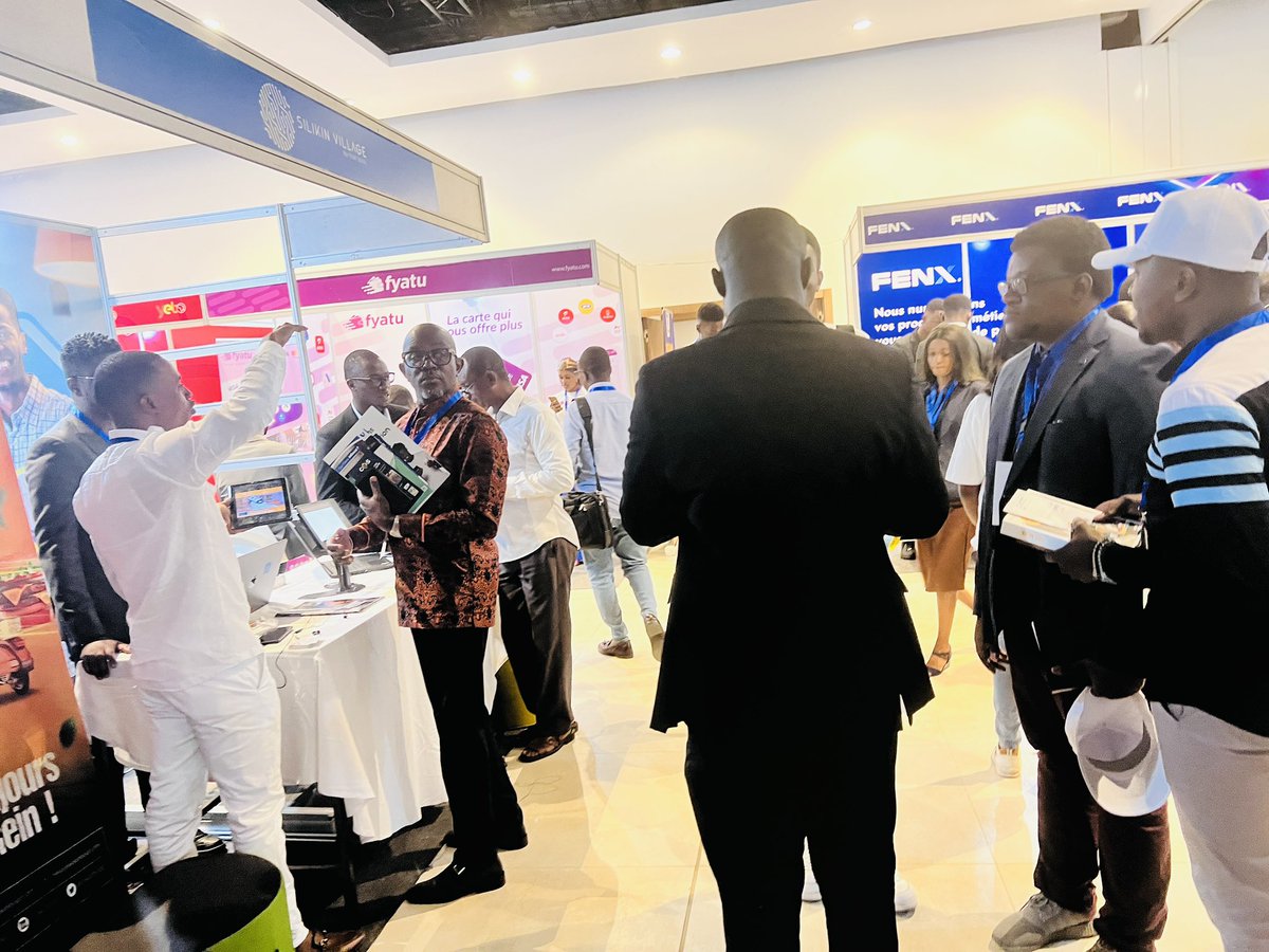 steve111MV's tweet photo. 🇨🇬🇨🇩@AgriZoom_App @mboteshop et @TindaBox242 à la conférence sur le #ecommerce et la #Fintech à #Kinshasa #PullmanHotel 🇨🇬🇨🇩
mon coup de cœur #AvadaPay mais je pense que #maxicash qui me semble ne pas être parmis nous demeure mon agrégateur de paiement préféré.
Au #Congo #Brazzaville on a Wortis qui n’a pas encore le paiement visa ajouté à son offre.
Ça promet deux belles journées