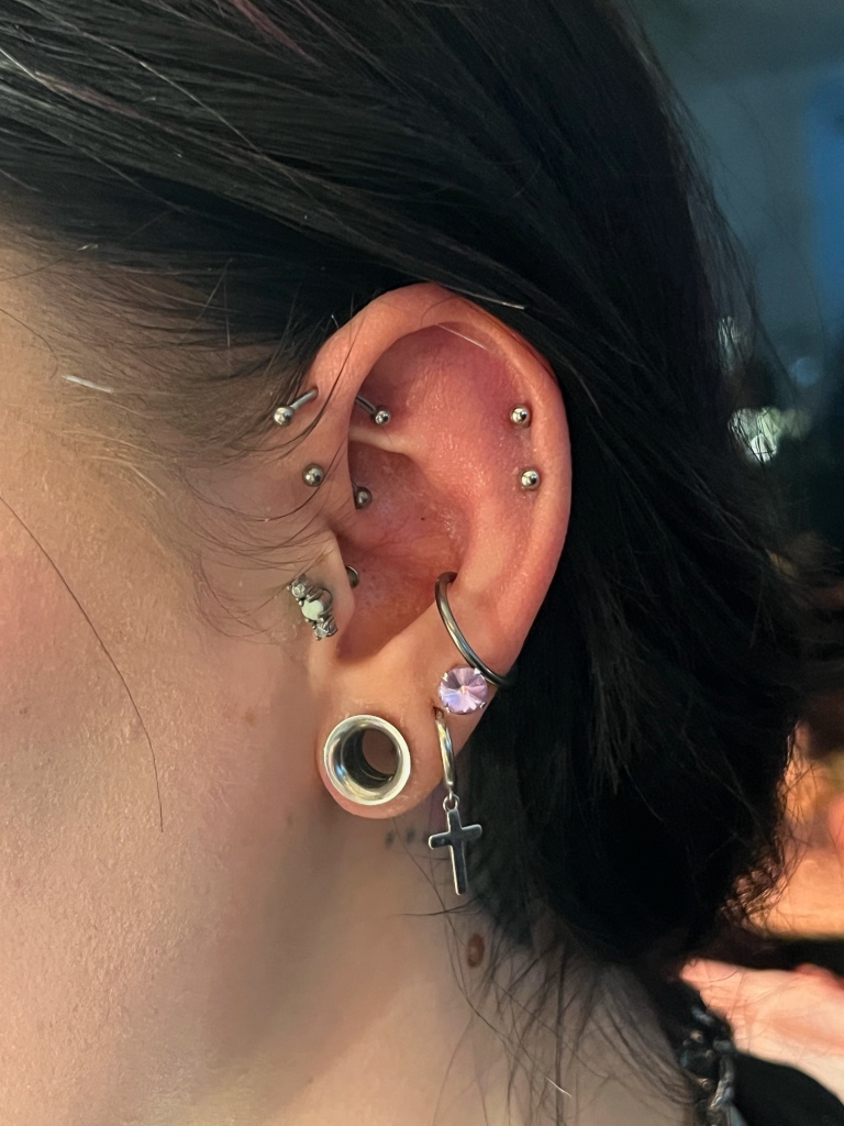 Metalpiercing's tweet image. Some of our favourite ear stacks from our @makeuprevolution piercing event!

Do you have a favourite?

Shop more: bit.ly/3mAMjb4

⚡️⚡️⚡️⚡️⁠
⁠
⁠#earcuration #earstack #earpiercing #jewelry #rings #jewellery #shopnow #earrings #flatbacks #studs