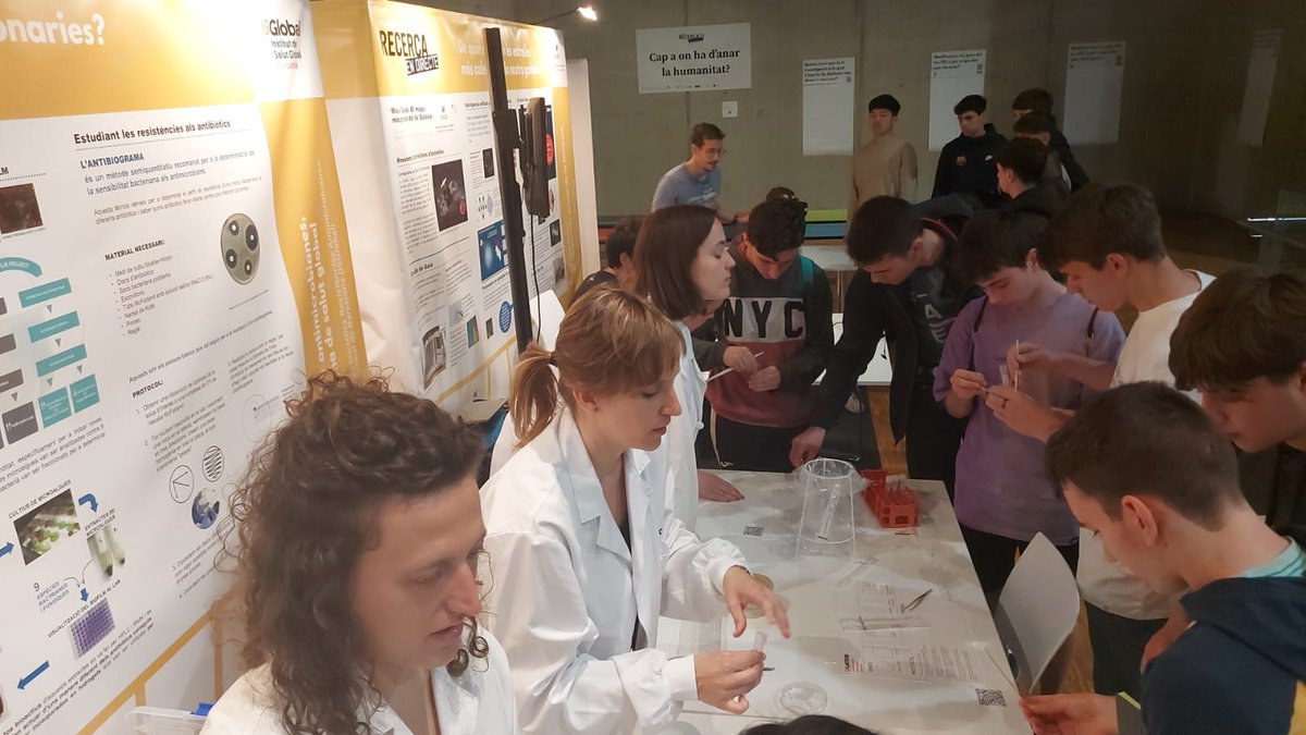InCastellbisbal's tweet photo. Avui els alumnes de 1r i 2n BTX de #Química ha visitat la Fira de Recerca, organitzada pel Parc Científic de la #UniBarcelona al #Cosmocaixa de #Barcelona
#recercaendirecte https://t.co/fixvAY2Ry6