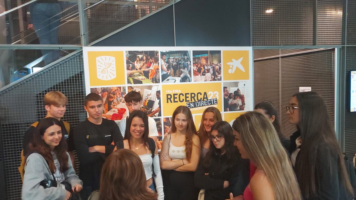 InCastellbisbal's tweet photo. Avui els alumnes de 1r i 2n BTX de #Química ha visitat la Fira de Recerca, organitzada pel Parc Científic de la #UniBarcelona al #Cosmocaixa de #Barcelona
#recercaendirecte https://t.co/fixvAY2Ry6