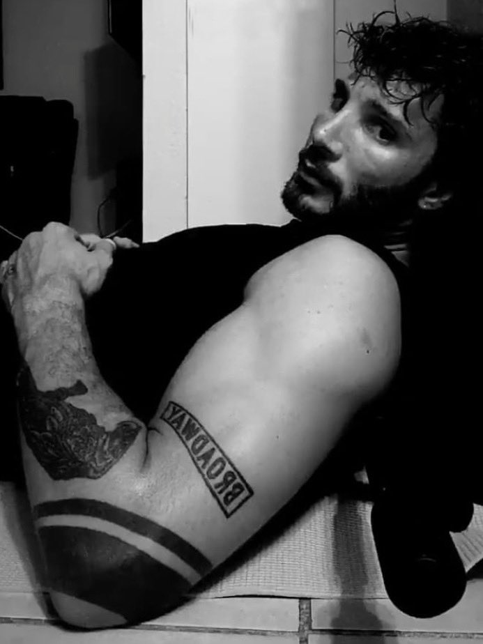 maysonknight's tweet photo. – You possess venom that came with a charm, I know the bad in you and that's what I want, you a baddie, you turnin' me on. https://t.co/Wh4j3NOgB6
