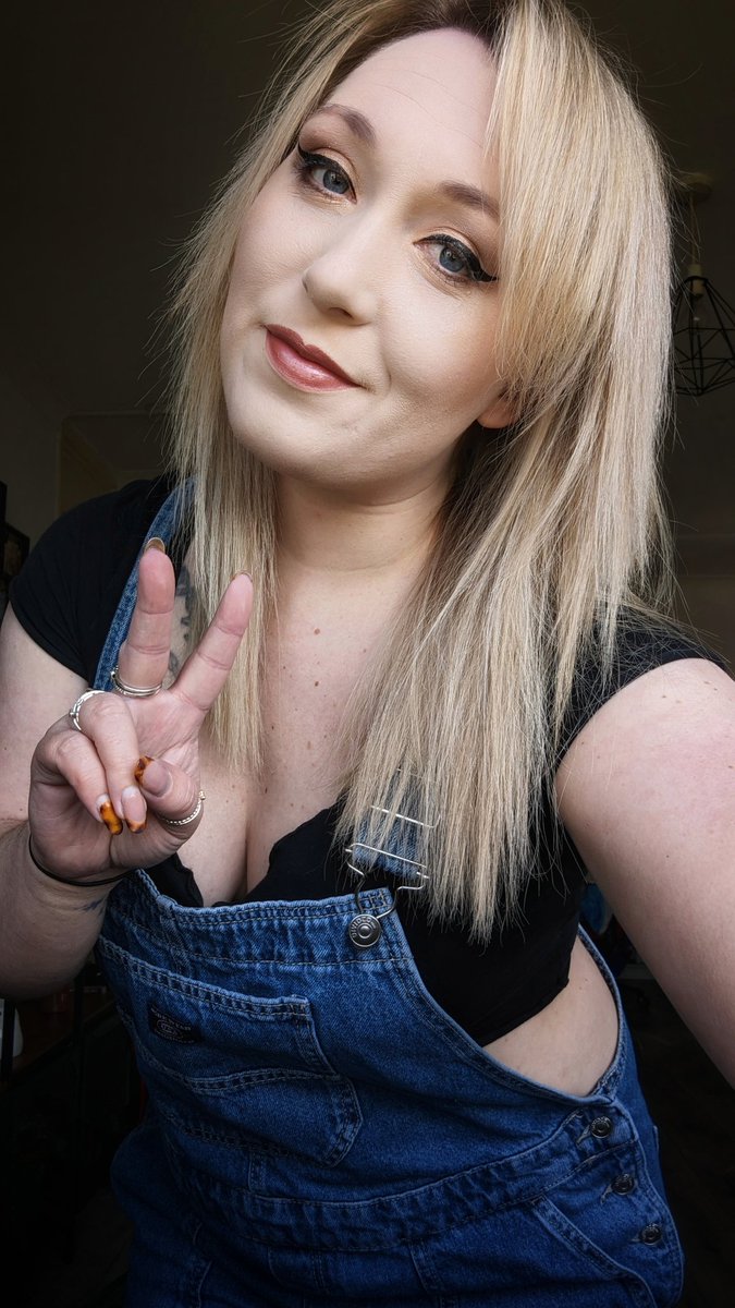 Day 5! ✌️💕

My voice is still gone, but we going strong, innit bruv ✌️

Twitch.tv/Bearboo 🖤
