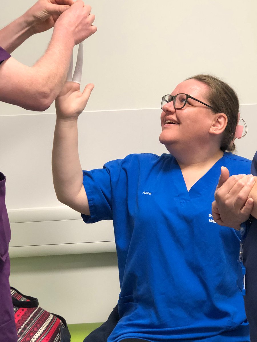 Having a grand time in #ED today, working with the #ENP team demonstrating how to use finger traps and gravity instead of brute force to pull wrists! 💪#emergencynursing