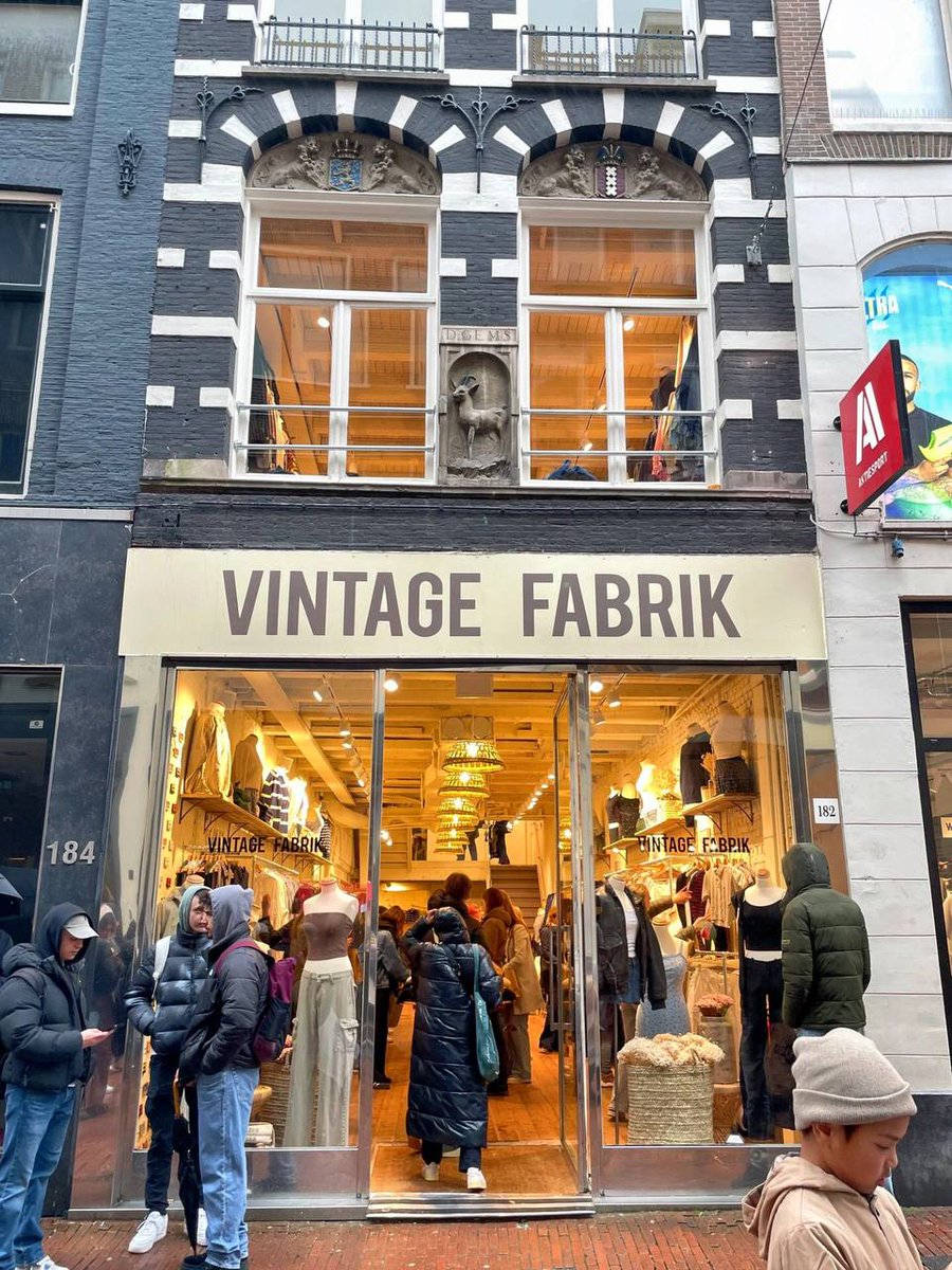Valencia_ruka's tweet photo. Amsterdam city center https://t.co/7cLnUWkml8