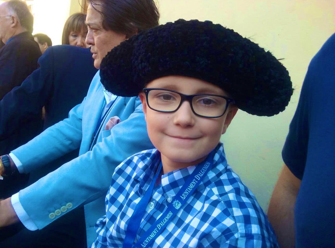 Ruego por favor maxima difusión tenemos que inundar el tweet con el hastag #FestivalMemoriaDeAdrian tenemos que conseguir que se instaure anualmente en Valencia por todos los niños que luchan día a día por ganar la batalla y #EternoAdrian fue un ejemplo de lucha. GRACIAS❤️