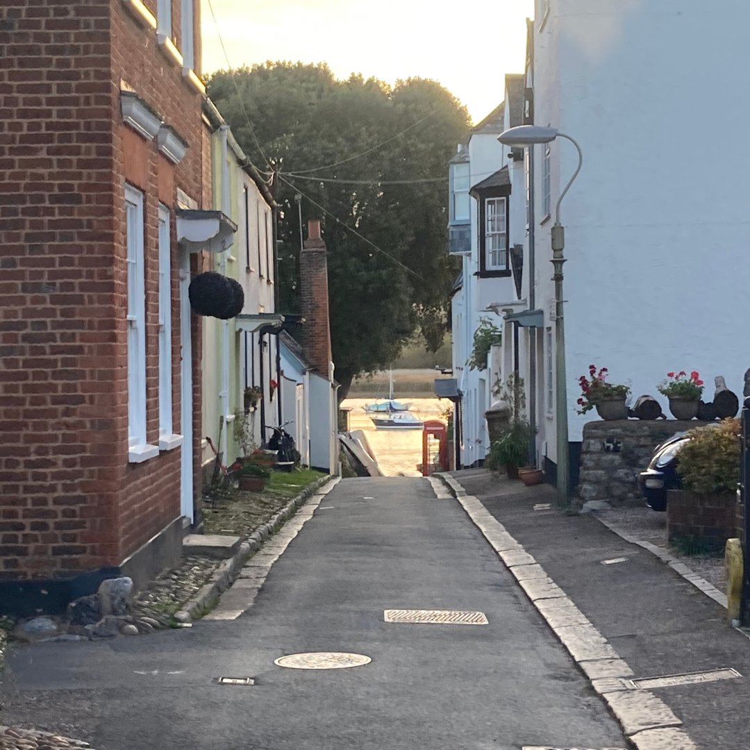 lukejonesre's tweet image. Topsham is a charming town located on the Exe Estuary in Devon, South Exeter. It has a rich maritime history and was once a thriving shipbuilding community, which can still be seen in its architecture and streets today.

#kwexeter #devonuk #exeterlife #kellerwilliamsuk