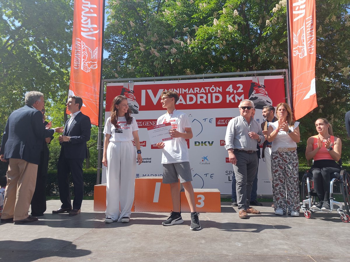🤩Entrega de diploma a la figura de capitanes de la #MiniMaratónMadrid23: aquellos alumnos que de manera individual, están aquí hoy y han liderado la participación de compañeros de su centro, a título individual! 

Felicidades Lutxo Correa Cuadrado!!!!!!🆒💯

@FundCreate