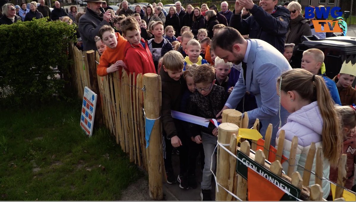 VELDDRIEL – Wethouder Michiel Alexander de Raaf heeft donderdagochtend de Ontmoetingstuin in Velddriel officieel geopend. De kinderen hebben er meteen dankbaar gebruik van gemaakt.

Lees verder op de website. bit.ly/3mQilEa
