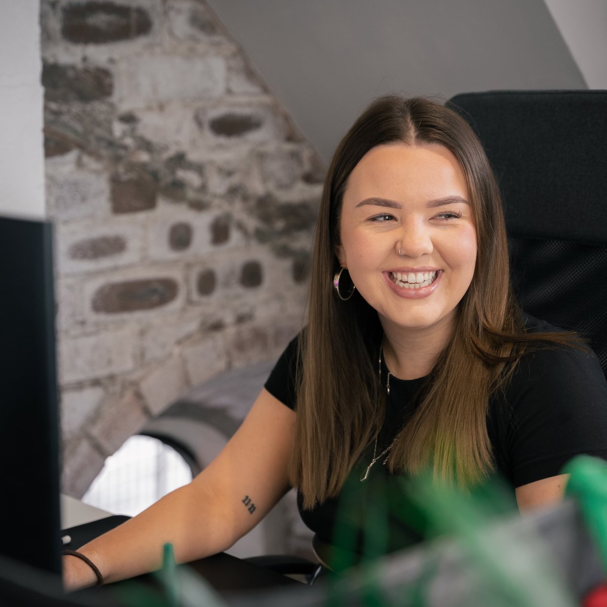 WeAreSocialLoop's tweet photo. Meet our Head of Content, Amber! 🤩

Otis' mum and all-round graphics guru, she's been at Social Loop for over 2 years after studing Graphic Design at uni! ✏️🎨

Potentially the world's biggest Rihanna fan, Amber is also the honorary Northerner in the office! ✨

#meettheteam https://t.co/VAVuMoSD7E
