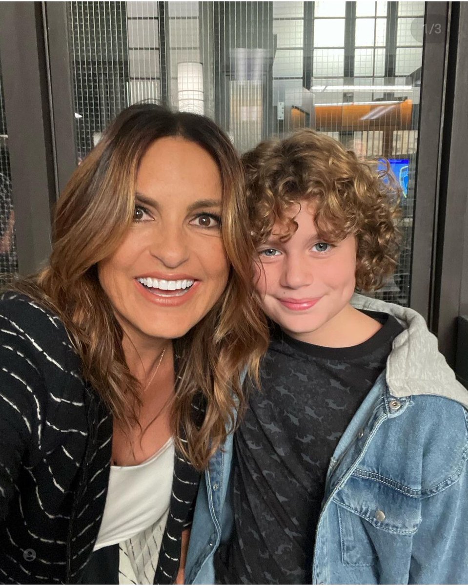 ire_svu_oc_eo's tweet photo. Does it ever drive you crazy?? #mariska #NoahBenson https://t.co/xyBc9l5XOe
