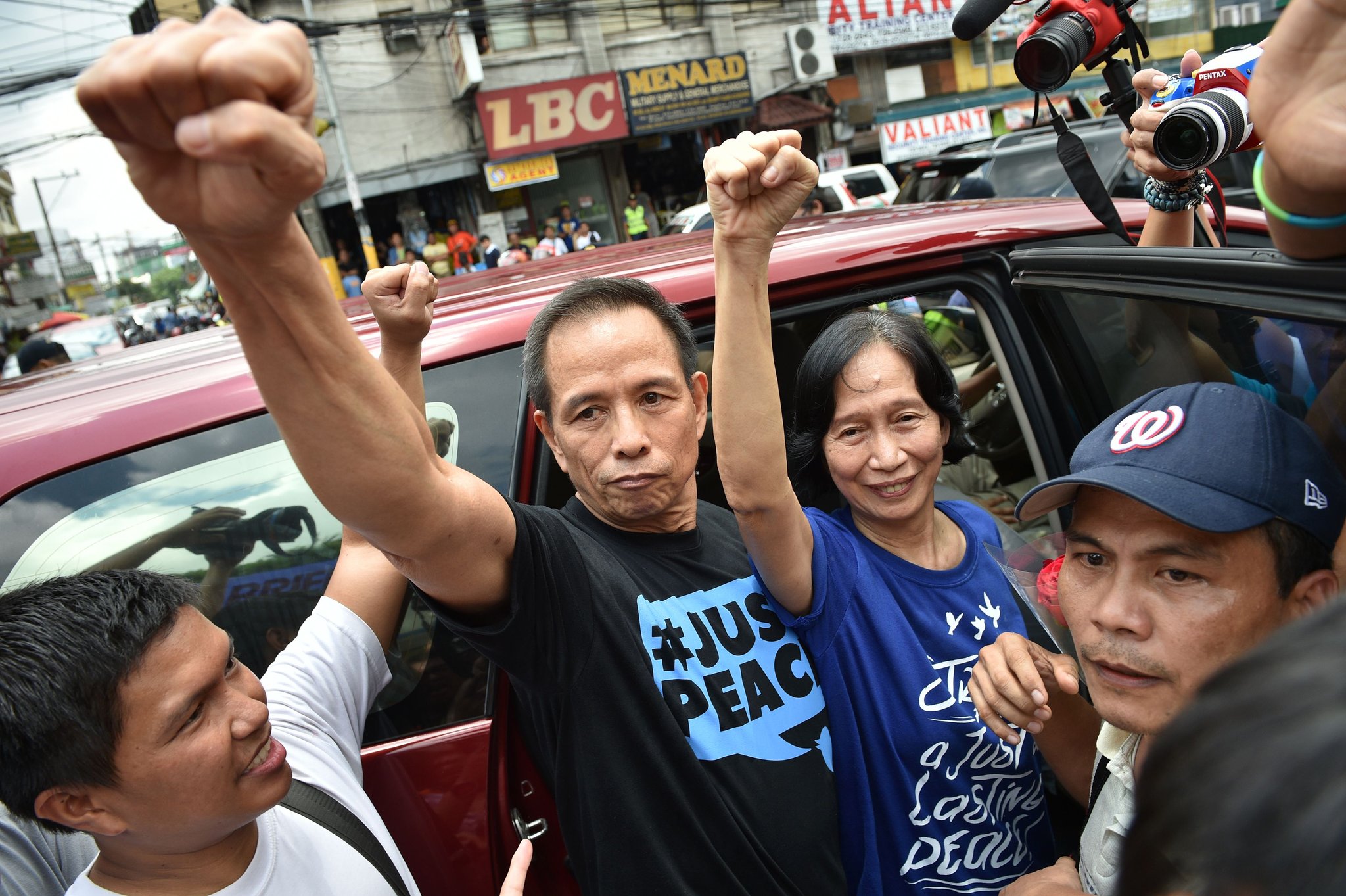 Laborans on Twitter: "Filipinler Komünist Partisi liderleri Wilma Tiamzon  ve Benito Tiamzon'un, yanlarında bulunan sekiz militan ile birlikte işkence  ile katledildiği ortaya çıktı! Filipinler Silahlı Kuvvetleri (AFP),  geçtiğimiz yılın Ağustos ayında ...