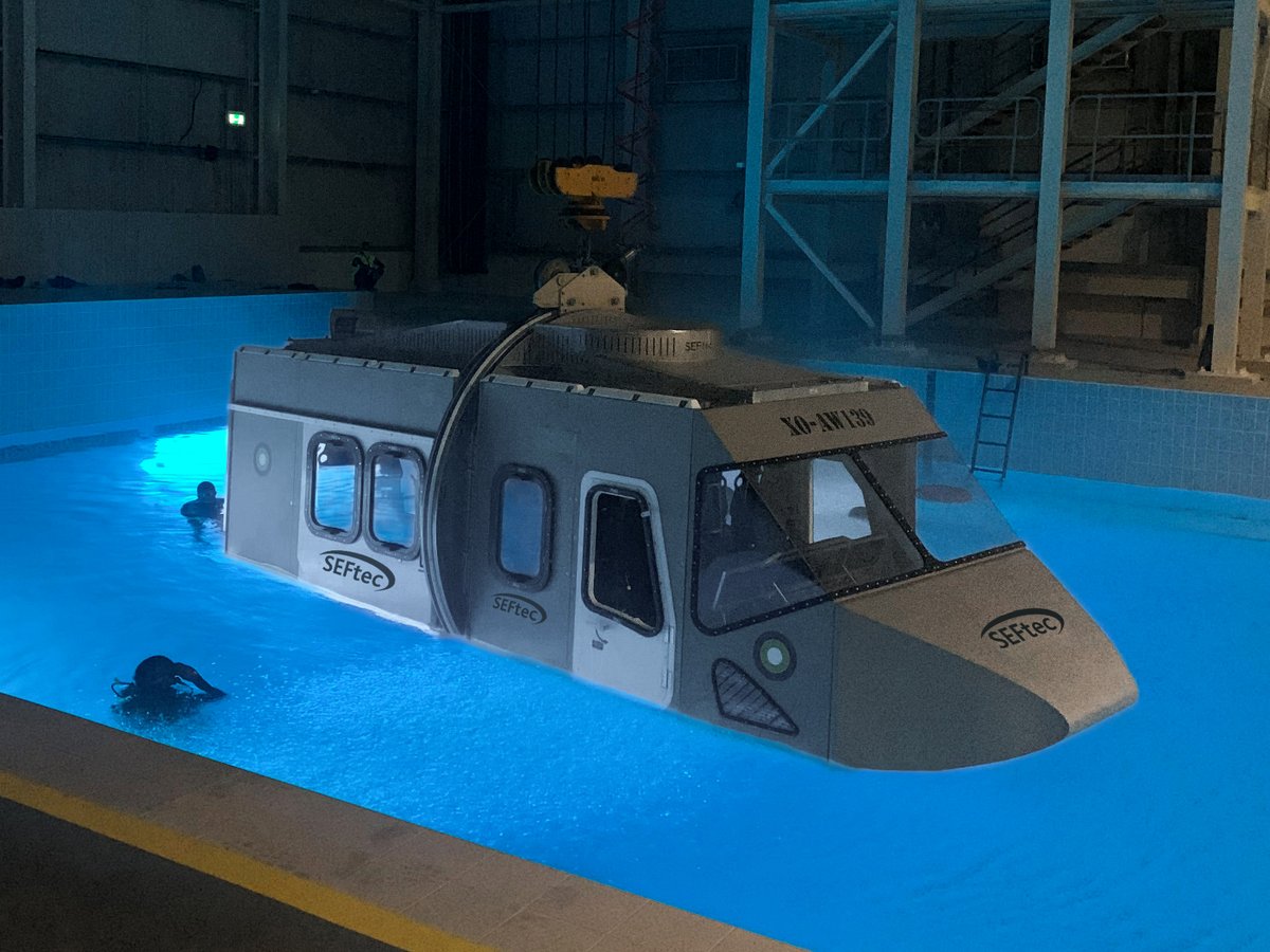 SEFtecGroup's tweet photo. @abcnews This was a great landing and a lucky escape. Always good to prepare for the worst #HUET https://t.co/pOkTZRlj1a