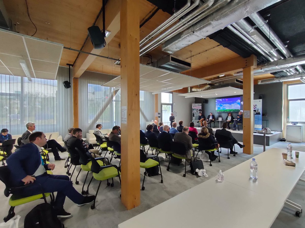 We end the morning with an interesting round table having with us European associations on hydrogen. Really passionate discussion on hydrogen, its role, barriers and advantages...#hydrogen is in the spotlight!@IEA_Hydrogen @frh2_cnrs #PEPRH2 <a href="/CNRS/">CNRS 🌍</a>