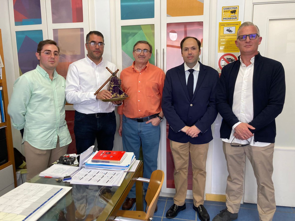 🟣 RESTAURACIÓN ||

Y llegó el día, hoy ha sido entregado en Sevilla, junto a varios miembros de la Junta de Gobierno, Jesús con la Cruz a cuestas EL FURRUÑIQUE, para su restauración. 

Dicha restauración se realizará por don Pedro Manzano Beltrán. restante.