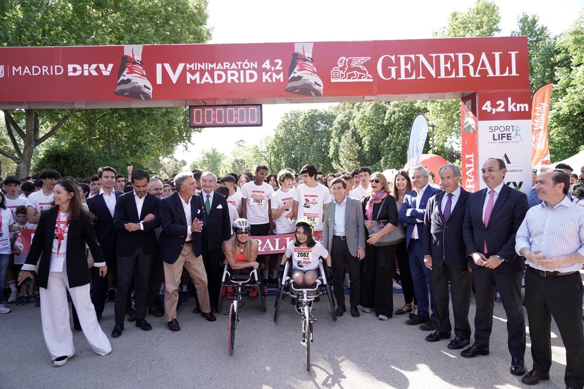📢Cinco mil niños y jóvenes de 10 a 17 años han participado esta mañana en la IV MiniMaratón de #Madrid en la que ha colaborado el Ayuntamiento.

✅Fomentar la salud a través del deporte, objetivo de esta prueba celebrada en #ElRetiro. #PaisajeDeLaLuz
informate.madrid.es/4ut7p
