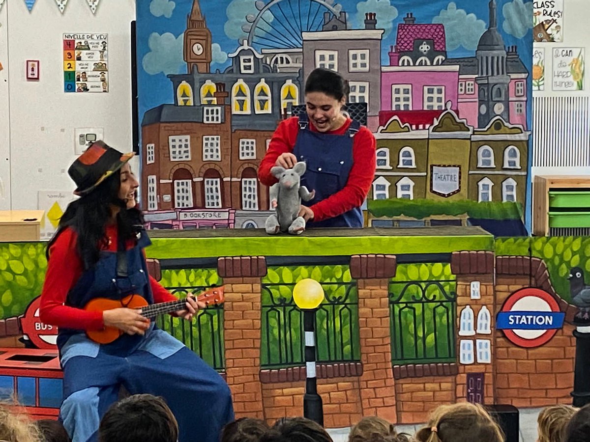 ipaproductions_'s tweet image. Heu viatjat mai a Londres? Amb la nostra obra de parvulari, The Rat’s Tale, ho podeu fer, sense haver-vos de moure de l’escola! 😋