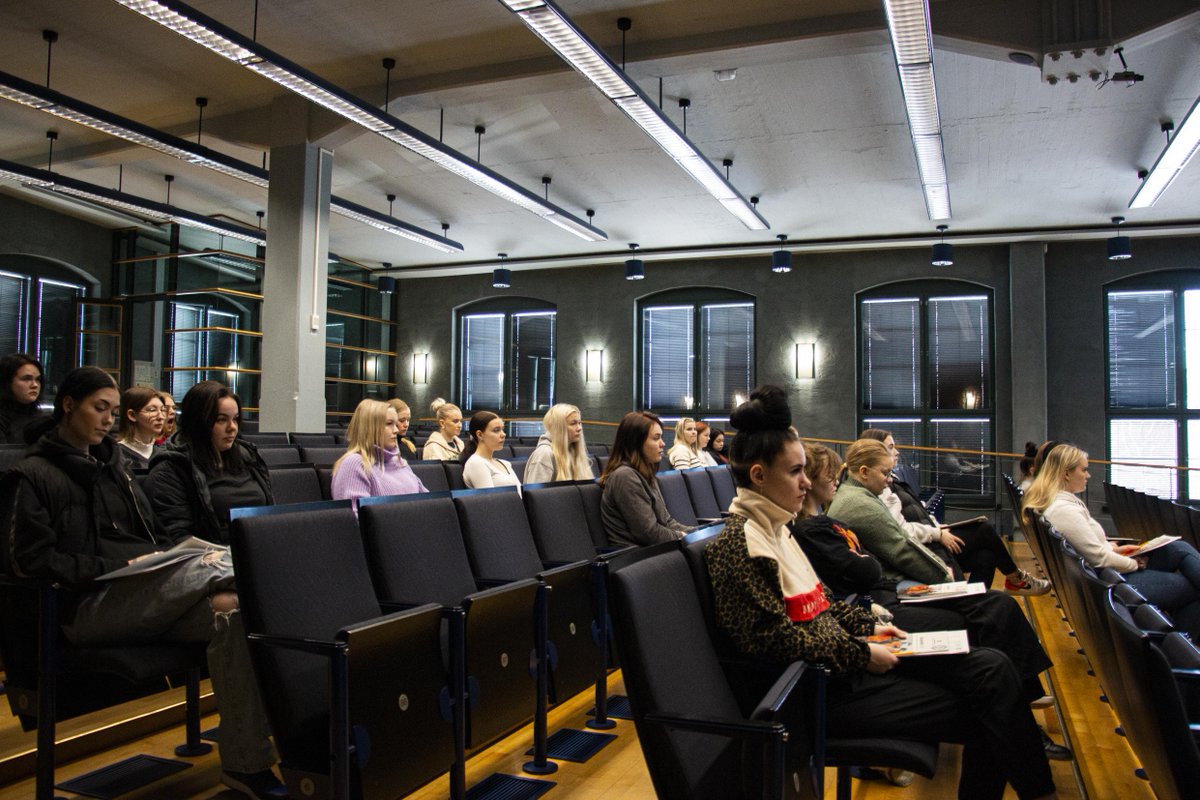PorinPR's tweet photo. Lounais-Suomen ja Pohjanmaan aluetoimistot järjestivät huhtikuun aikana kumpikin 3 naisten vapaaehtoisen asepalveluksen valintatilaisuutta. Tilaisuudet keräsivät yhteensä n. 250 osallistujaa.
#porpr #maavoimat #naistenvapaaehtoinenasepalvelus #inttiedessä #LSALTSTO #POHMALTSTO https://t.co/H0HMGiLywP