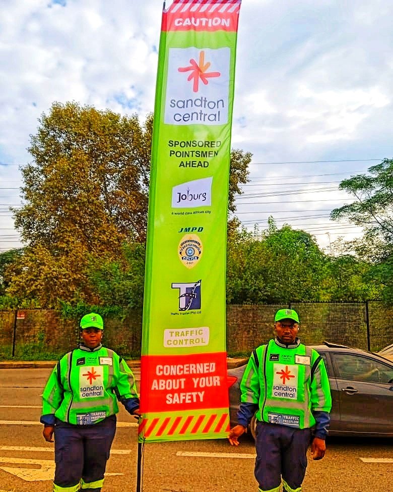 SandtonCentral's tweet photo. Sandton Central celebrates dedicated pointsmen for improved traffic flow and community Impact.
🔗 https://t.co/6JLB9fFOlQ
#pointsmen #trafficfreeflow #traffic #sandtoncentraltraffic https://t.co/ISvj8zoPLm