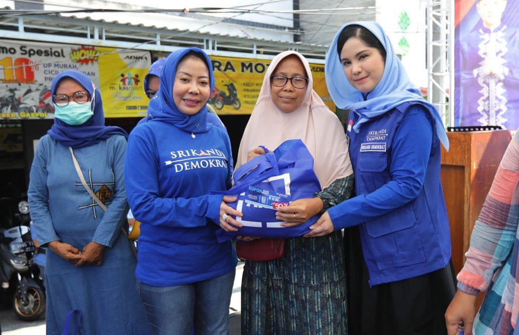 AgusYudhoyono's tweet photo. Perempuan memiliki peran besar dlm pembangunan bangsa. @PDemokrat ingin jadi wadah bagi kaum perempuan utk berdaya. Dengan adanya @SrikandiPD, insya Allah kami akan trs perjuangkan hak perempuan Indonesia. Selamat Hari Kartini utk semua wanita Indonesia yg luar biasa. https://t.co/jNbexb2xBF
