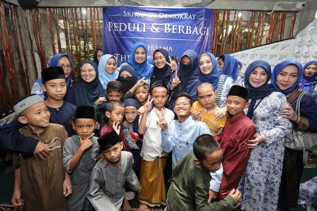 AgusYudhoyono's tweet photo. Perempuan memiliki peran besar dlm pembangunan bangsa. @PDemokrat ingin jadi wadah bagi kaum perempuan utk berdaya. Dengan adanya @SrikandiPD, insya Allah kami akan trs perjuangkan hak perempuan Indonesia. Selamat Hari Kartini utk semua wanita Indonesia yg luar biasa. https://t.co/jNbexb2xBF