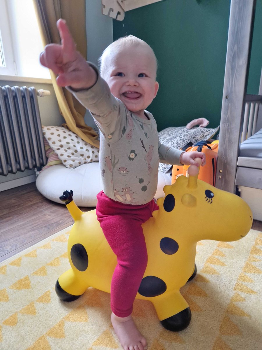 bruuninja's tweet image. Tā kā mūsu mīļā auklīte ir atradusi sev pilna laika ģimeni, meklēju auklīti sadarbībai Grīziņkalnā 1x nedēļā uz pilnu darba dienu. Manai 1.3gadniecei patīk gandrīz viss - disko, jebkāda veida riteņi, ēdiens, kaķi un nečilot. Ja ir ko ieteikt, ļoti novērtēšu!