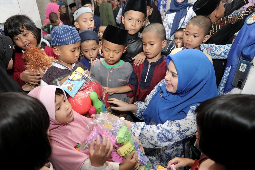 AgusYudhoyono's tweet photo. Perempuan memiliki peran besar dlm pembangunan bangsa. @PDemokrat ingin jadi wadah bagi kaum perempuan utk berdaya. Dengan adanya @SrikandiPD, insya Allah kami akan trs perjuangkan hak perempuan Indonesia. Selamat Hari Kartini utk semua wanita Indonesia yg luar biasa. https://t.co/jNbexb2xBF