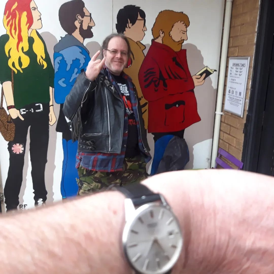 VODMusic1's tweet image. Its started...Alan's here (what a legend)! 7.25am Friday.  Shop opens Saturday 8am for RSD. Friday pic included. Is he the first in the UK @RSDUK #firstinline #limitededitions #mold #flintshire #wales