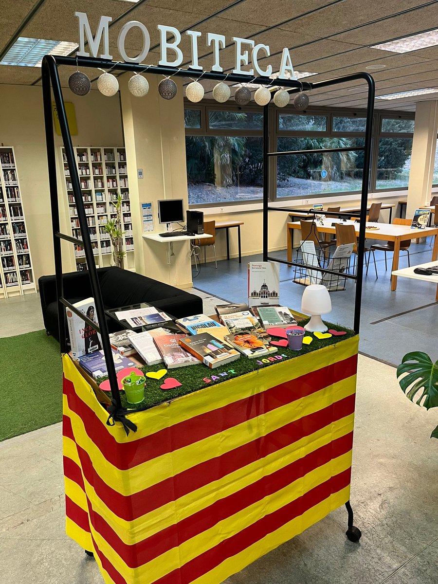 BibUPCVILANOVA's tweet photo. #SantJordiUPC2023 arriba a la #bibupcvilanova en forma de ‘paradeta’, però si no t’hi pots acostar, no pateixis! La #mobiteca també estarà present a la @UPCVilanova … remena, tria i emporta’t una novel·la en préstec!
#bibliotequesupc https://t.co/mueBXswWYd