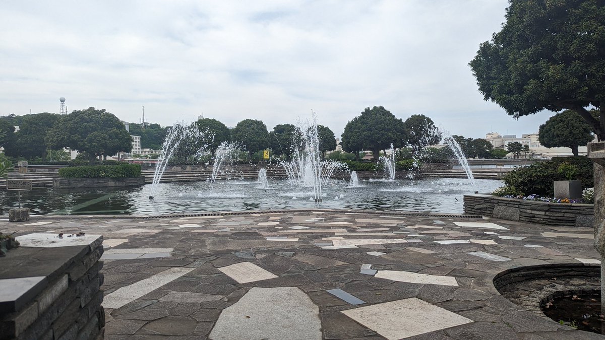 shamrocky's tweet photo. I really enjoy all the small quirky, special, weird, and surprising things in my Japan "hometown". Got to catch the daily musical fountain show at the park after work. #relaxingmoment https://t.co/qKPYumpvx9