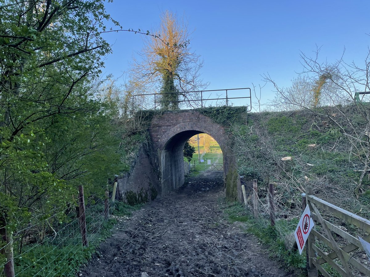 PridgeonB's tweet photo. Not quite a @stileophile but a great overpass on a footpath at #Withington in Gloucestershire. Note former railway bridge beyond … https://t.co/yOO2Iv9931