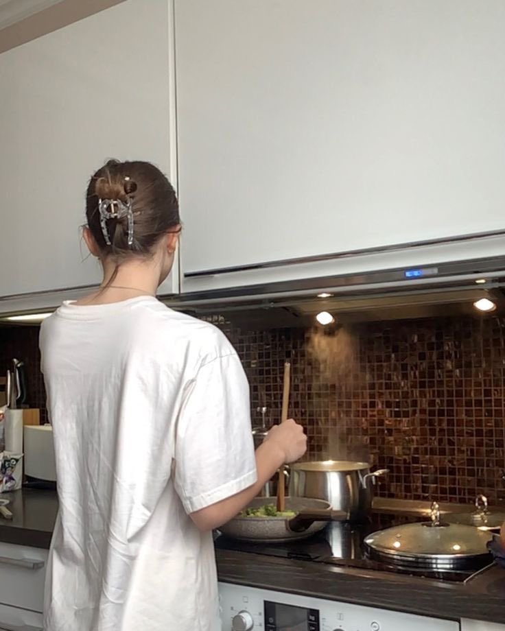 olkagretcher's tweet photo. — day six: cooking
—❀ cooking (with friends)
— #YorWeek2023 #YorWeek https://t.co/0wyfIGiSAL