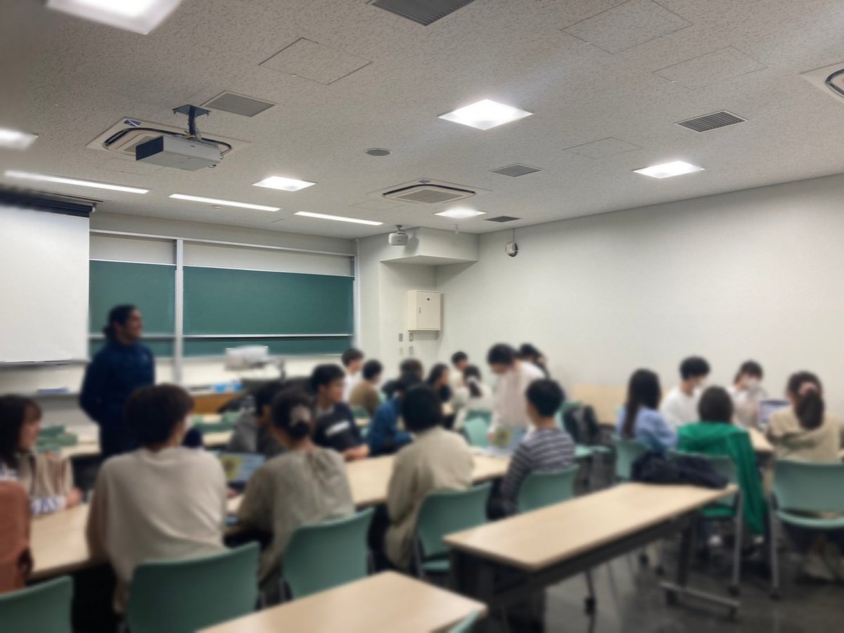 QUESPA1's tweet photo. 本日、センター2号館2204教室にて合同説明会を行います✨

18:30~20:00です。途中入退席もできます。

写真は水曜日の説明会の様子です。たくさんの方が参加してくださいました。もう一度説明を聞きたいという方もぜひ！

お待ちしております☺ https://t.co/VVrMwqpid8