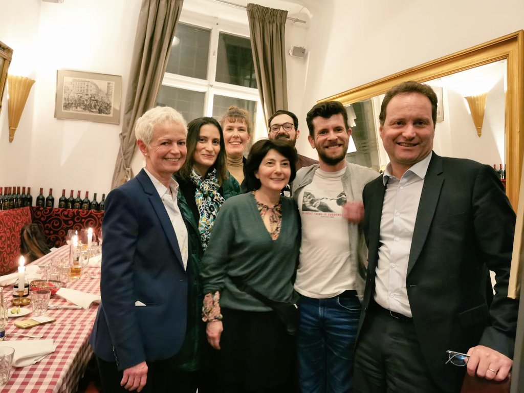 EnMarcheBerlin's tweet photo. Merci @SylvainMaillard et @KlinkertBrigitt pour ce moment de débats et d'échanges à lors de votre déplacement en 🇩🇪 

L'occasion de parler de la coalition allemande, de la réforme des retraites et de réagir à chaud à l'allocution du Président de la République. 

A bientôt ! https://t.co/uPuZRqTzwo
