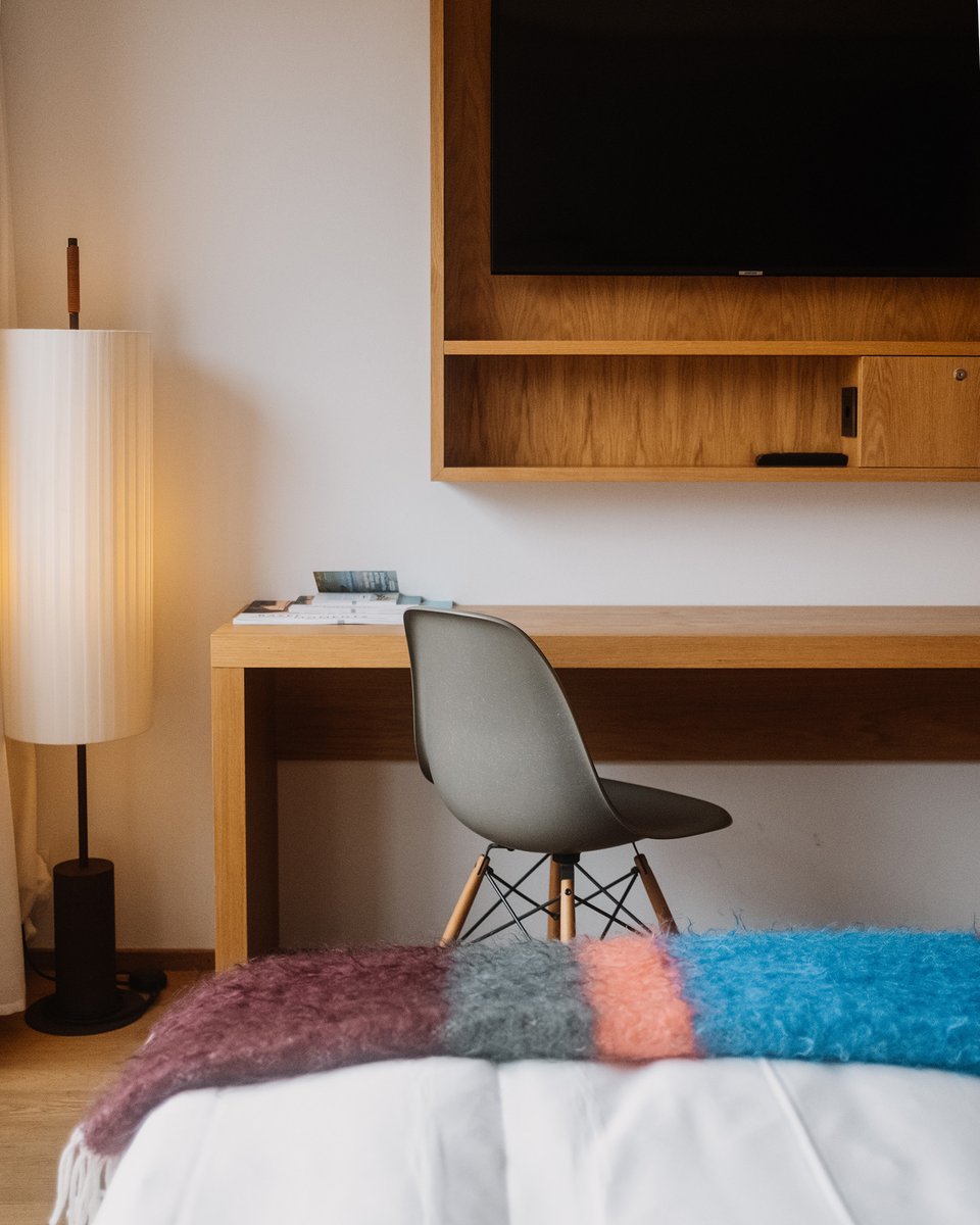 mustvisits's tweet photo. Art House in Bazel. Gelegen in het centrum van #Bazel vind je Art House. Het #hotel is functioneel ingericht en met de #Japanse invloeden een genot voor het oog. Vormgegeven door het architectenbureau Diener &amp; Diener in samenwerking met de Italiaanse designer Andrea Caputo. 🇨🇭 https://t.co/7CUH0OGIIM