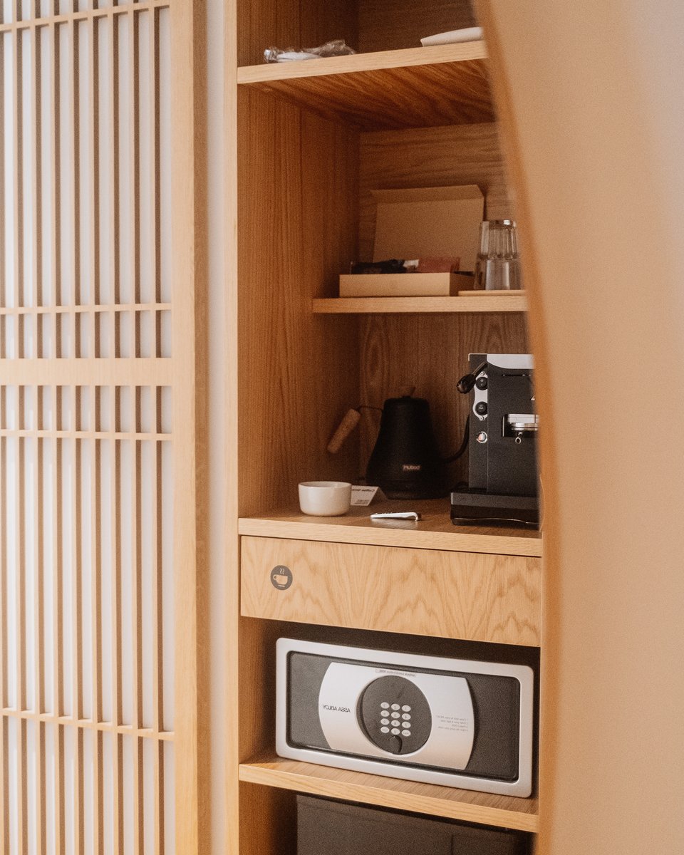 Art House in Bazel. Gelegen in het centrum van #Bazel vind je Art House. Het #hotel is functioneel ingericht en met de #Japanse invloeden een genot voor het oog. Vormgegeven door het architectenbureau Diener &amp; Diener in samenwerking met de Italiaanse designer Andrea Caputo. 🇨🇭