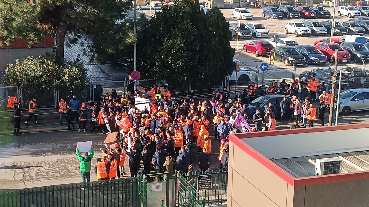 Amazon_bcn2's tweet photo. Hoy se acaba nuestra lucha....al menos de momento!!!!! Muy orgullosos del trabajo realizado por los delegados y delegadas💪🏻 estamos seguros que nos volveremos a encontrar!!!! Siempre #bcn2enlucha https://t.co/49W0DCrj6L