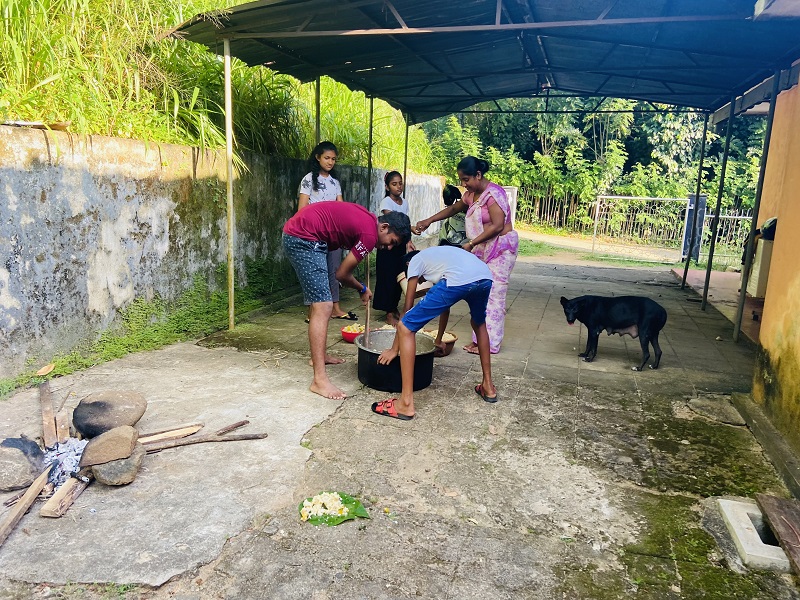 The Monaragala VHE Centre carried out a Stray Friendly Animal Welfare project benefitting many stray animals in the area. Our students got together &amp; prepared a delicious warm meal to be served to stray dogs &amp; cats in the surrounding areas.

#SriLanka #FoGoodness #AnimalWelfare