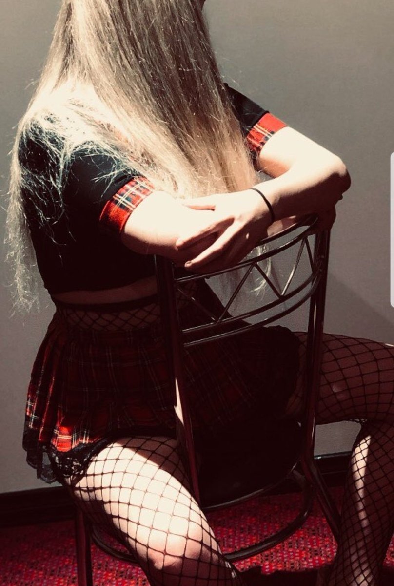 RILEYcruze's tweet photo. @therileycruze WHO WANTS TO SEE ME BACK IN PARLOUR 😘 https://t.co/MMMWpLPJLk