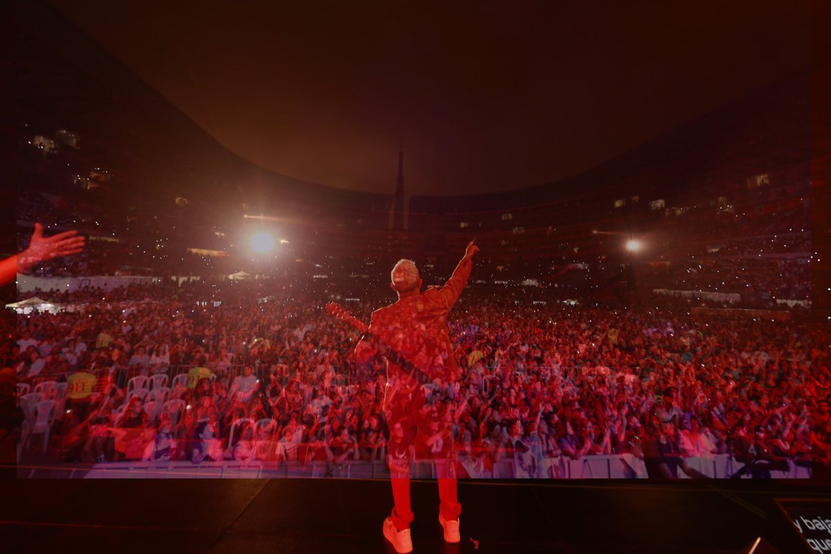AlejandroSanz's tweet photo. Lima, tus brazos abiertos y mi corazón lleno ❤️ 
#SANZenVivo 🥷🇵🇪 https://t.co/pYTDTQ0T6J