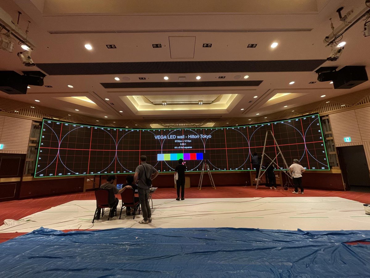 Barco's tweet photo. Hilton Tokyo hotel upgraded its event ballroom with future-proof tech to support in-person, online and hybrid events. They developed a virtual production studio with a state-of-the-art curved #LED #videowall and #EventMaster screen management solution.
👉 https://t.co/EKHrjGlWY0 https://t.co/gE2phFcqN2