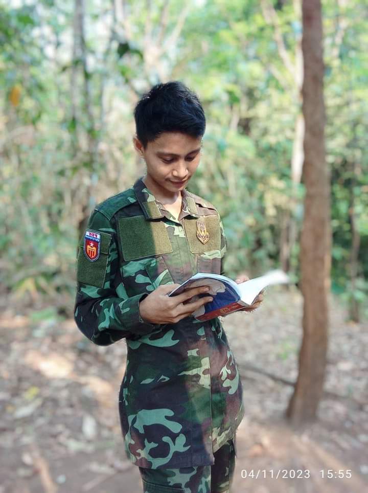 NwayMar12's tweet image. အဓိကကတော်လှန်ချင်တဲ့စိတ်ဓာတ်ပြင်းပြဖို့ပဲလိုတာပါကျွန်တော်တို့ချစ်ရတဲ့ပြည်သူတွေအနေနဲ့ကျွန်တော့်အဖြစ်ကိုကြည့်ပီး ဘာ‌ကြောင့်မှ စိတ်ဓါတ်မကျပါနဲ့တော်လှန်စိတ်မယိမ်းယိုင်ဖို့ မျှော်လင့်မိပါတယ်လွပ်လပ်ရေးရဖို့အတွက်ဆိုကျွန်တော်တို့ကအသက်ကိုစတေးပါ့မယ်
ရဲဘော်ဟာရာ
#justicesoldier_pdf
#jspdf