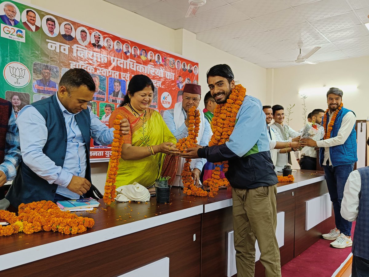 BageshwarBjym's tweet photo. आज भारतीय जनता युवा मोर्चा के नवगठित कार्यकारिणी का स्वागत समारोह भाजपा के जिला कार्यालय मंडलसेरा में भाजयुमो जिलाध्यक्ष दीपक गस्याल की अध्यक्षता में हुआ, कार्यक्रम में मुख्य अतिथि विधायक कपकोट सुरेश गढ़िया ने दीप प्रज्वलित कर कार्यक्रम का शुभारंभ किया। https://t.co/Mk1R8shrOK