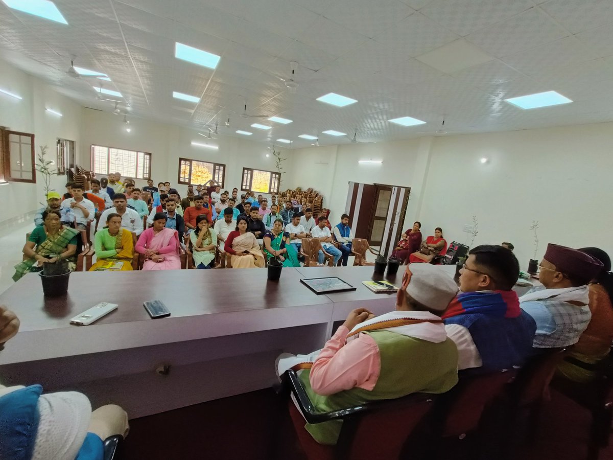 BageshwarBjym's tweet photo. आज भारतीय जनता युवा मोर्चा के नवगठित कार्यकारिणी का स्वागत समारोह भाजपा के जिला कार्यालय मंडलसेरा में भाजयुमो जिलाध्यक्ष दीपक गस्याल की अध्यक्षता में हुआ, कार्यक्रम में मुख्य अतिथि विधायक कपकोट सुरेश गढ़िया ने दीप प्रज्वलित कर कार्यक्रम का शुभारंभ किया। https://t.co/Mk1R8shrOK
