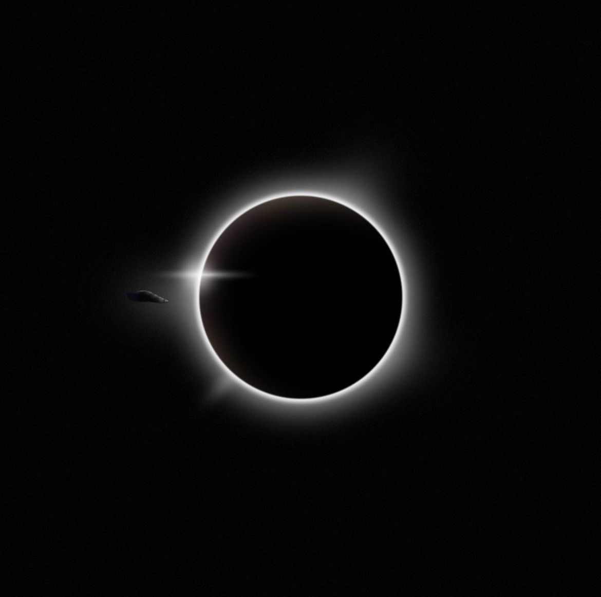 amitkarn99's tweet image. I am curious to know…ufo type kuch toh hai 🛸
#solareclipse #mysteriousobject