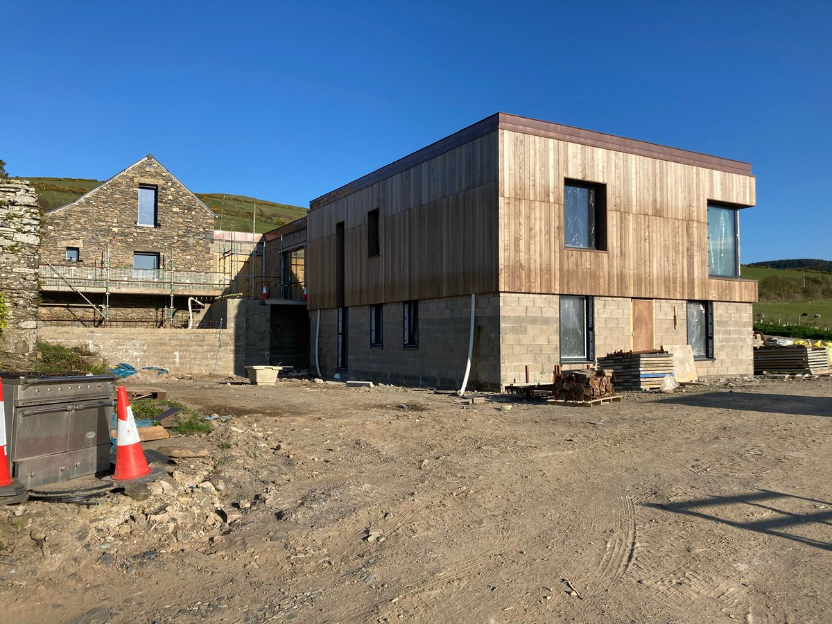 daddycelt's tweet image. The scaffold is dropped and it’s great to get a much fuller view of Manx stone and @VasternTimberUK cladding. Lime rendering to follow. Very happy. #iom #passivhaus