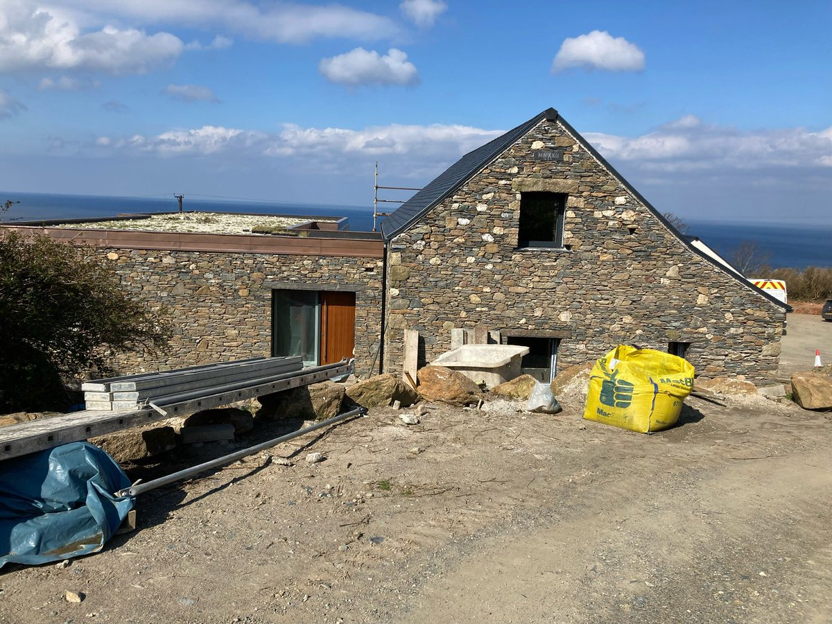 daddycelt's tweet image. The scaffold is dropped and it’s great to get a much fuller view of Manx stone and @VasternTimberUK cladding. Lime rendering to follow. Very happy. #iom #passivhaus