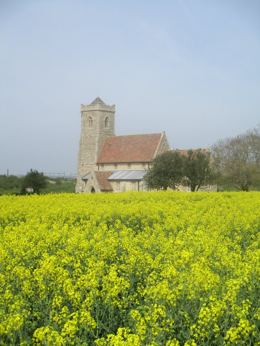 A 5 ways fingerpost in Huntingdonshire (with a spelling mistake, the village is Gt.Raveley not Gt.Graveley). Lovely walks round that area with a nature reserve, historic church of St. Andrew's Woodwalton and woods with bluebells this time of year. #fingerpostfriday