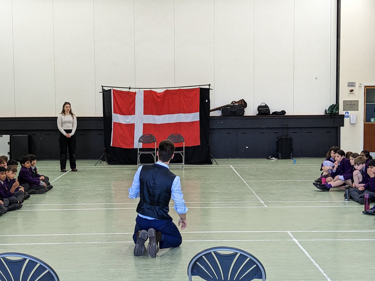 York House English tweet media