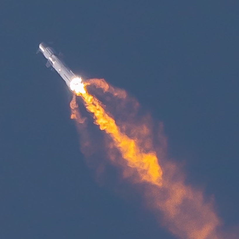theresacross_'s tweet photo. Starship S24
Booster B7
April 20, 2023
Test Flight complete …
The super heavy rocket cleared the launch pad then experienced a “rapid unscheduled disassembly before stage separation”./@SpaceX
@theresacross_ @space_explored
#Starship #starshiplaunch #booster7 #spacexlaunch #rocketlaunch #starships24